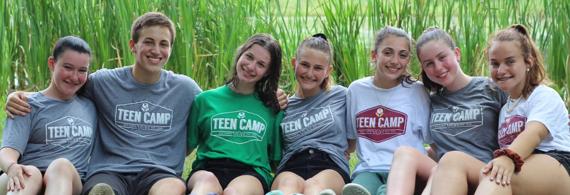 A group of Teen Camp campers together.